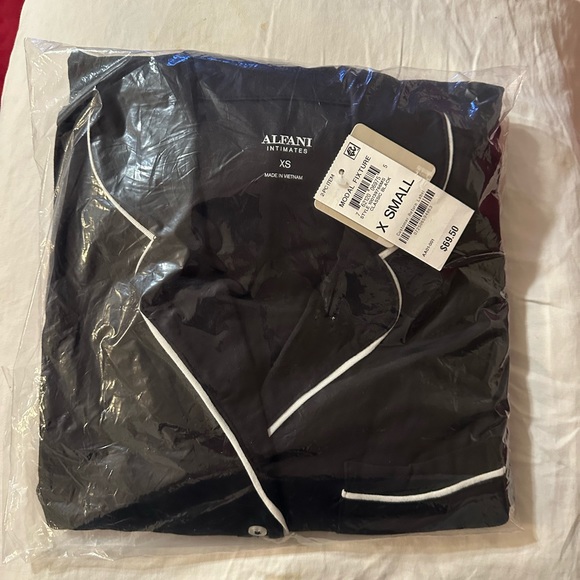 NWT DROP😀Pajamas Super Comfy Macys Women's Elegant relaxed XS/S - Picture 6 of 6